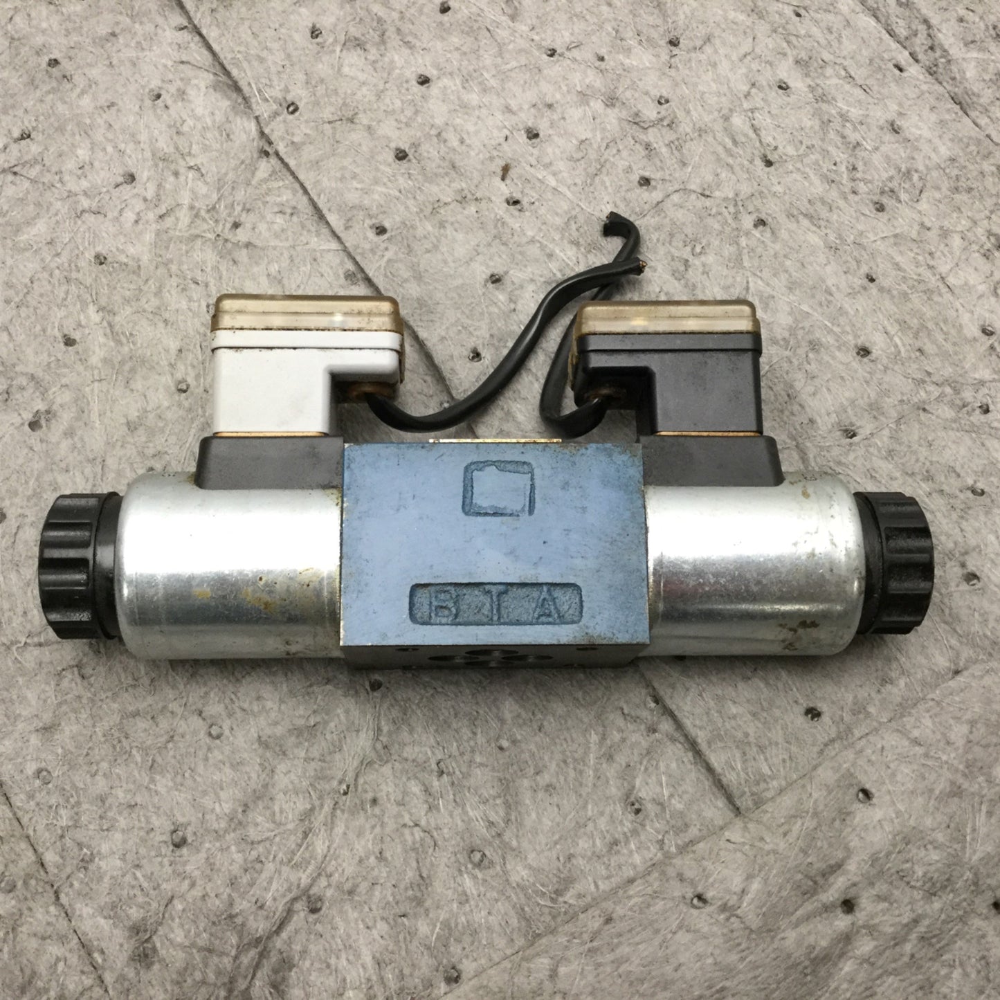 Used Arburg Bosch 4WE 6 E67-61/EG24N9K4/T07 4-Way Directional Control Solenoid Valve