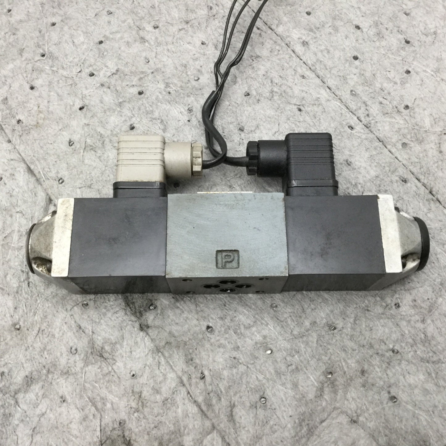 Used Arburg Bosch 4WE 6 X66-53/BG24NK4/T07 4-Way Directional Control Solenoid Valve