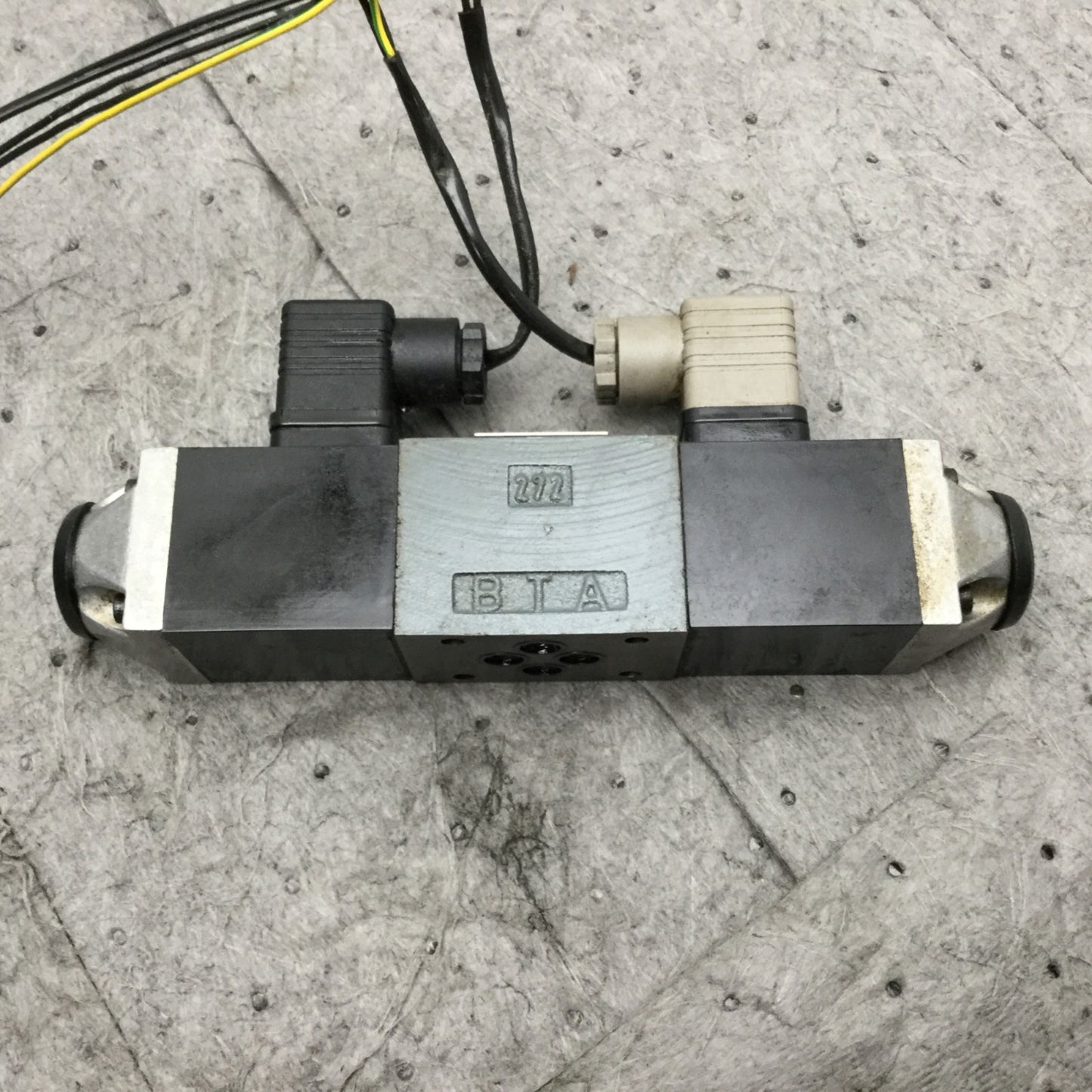 Used Arburg Bosch 4WE 6 E67-53/BG24NK4/T07 4-Way Directional Control Solenoid Valve