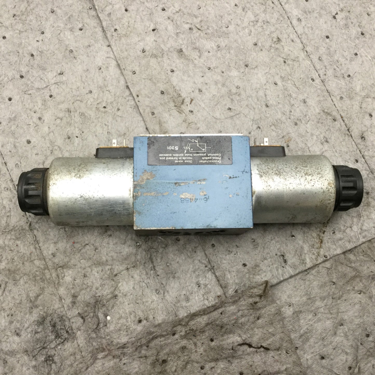 Used Arburg Bosch 5-4WE 10 E67-32/CG24N9K4/T08 Directional Control Solenoid Valve