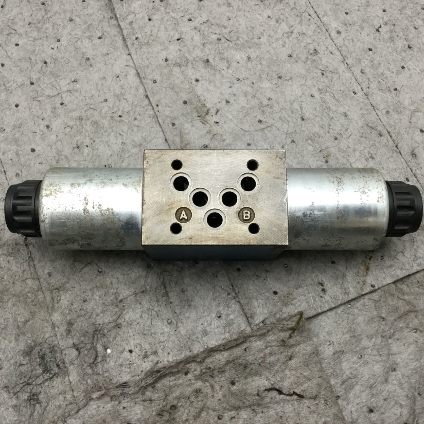 Used Arburg Bosch 5-4WE 10 E67-32/CG24N9K4/T08 Directional Control Solenoid Valve
