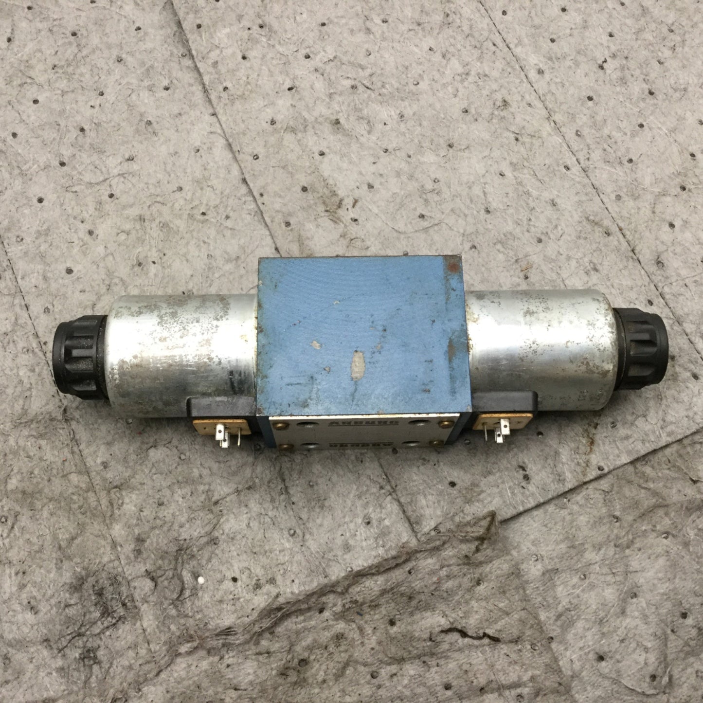 Used Arburg Bosch 5-4WE 10 E67-32/CG24N9K4/T08 Directional Control Solenoid Valve