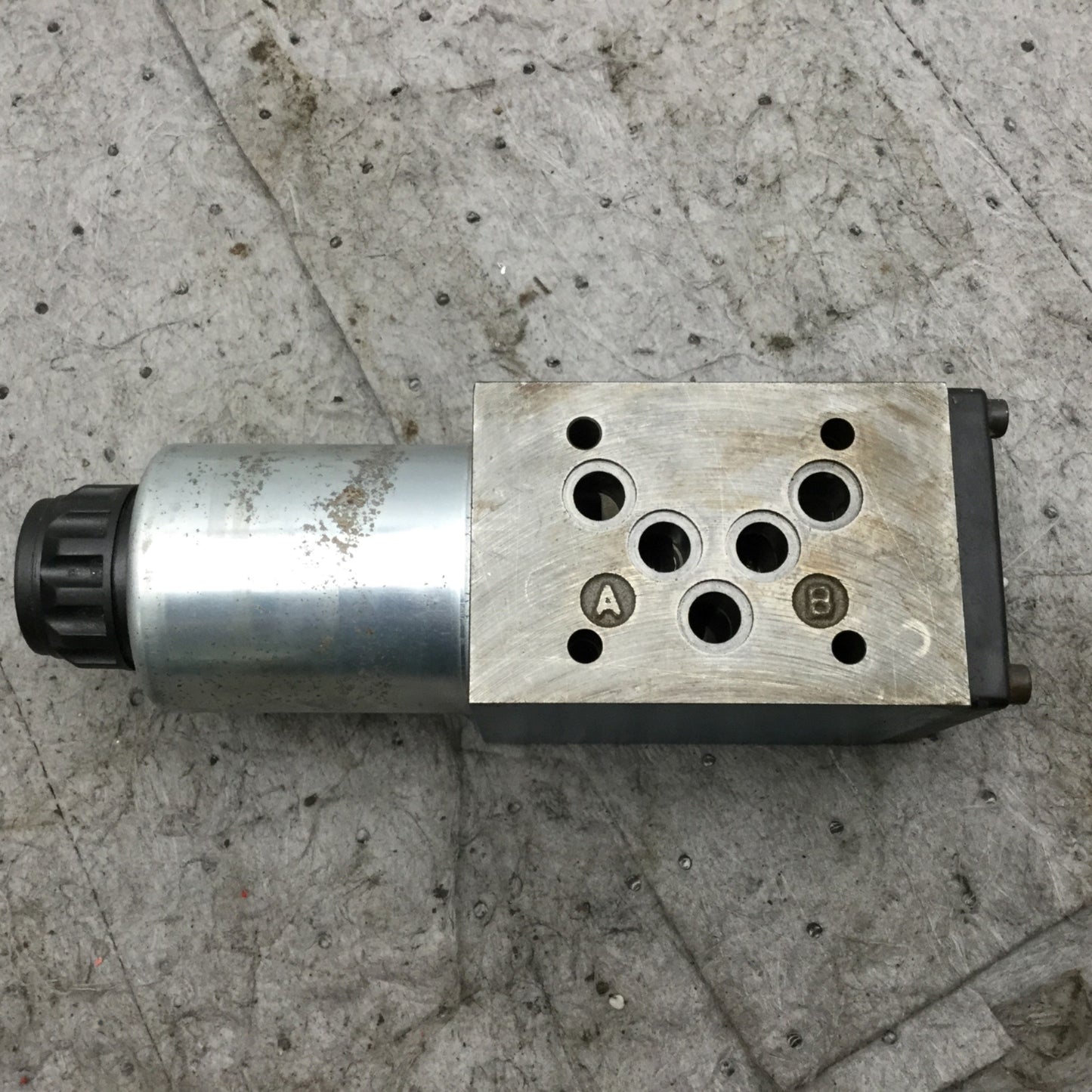 Used ARBURG Bosch 5-4WE 10 D32/CG24N9K4 SO301 Directional Control Spool Valve