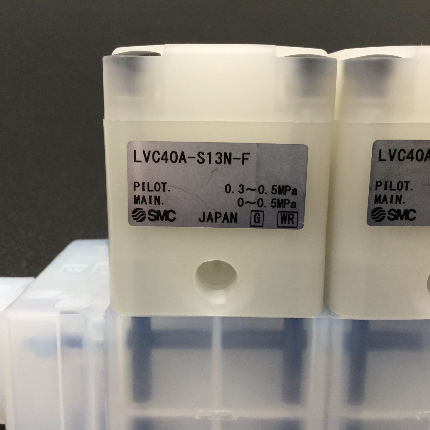 New Bank Of 5 SMC LVC40A-S13N-F High Purity Chemical Valves On LLC4A-05-S19 Manifold