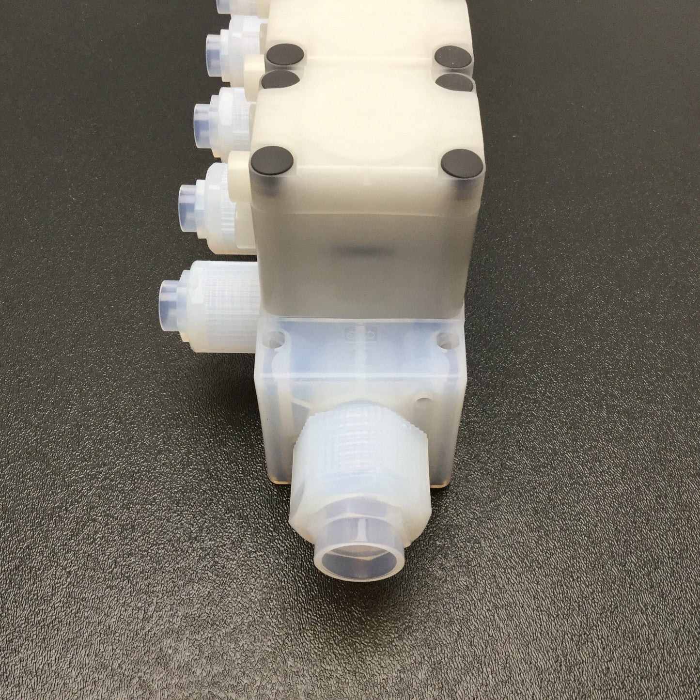 New Bank Of 5 SMC LVC40A-S13N-F High Purity Chemical Valves On LLC4A-05-S19 Manifold