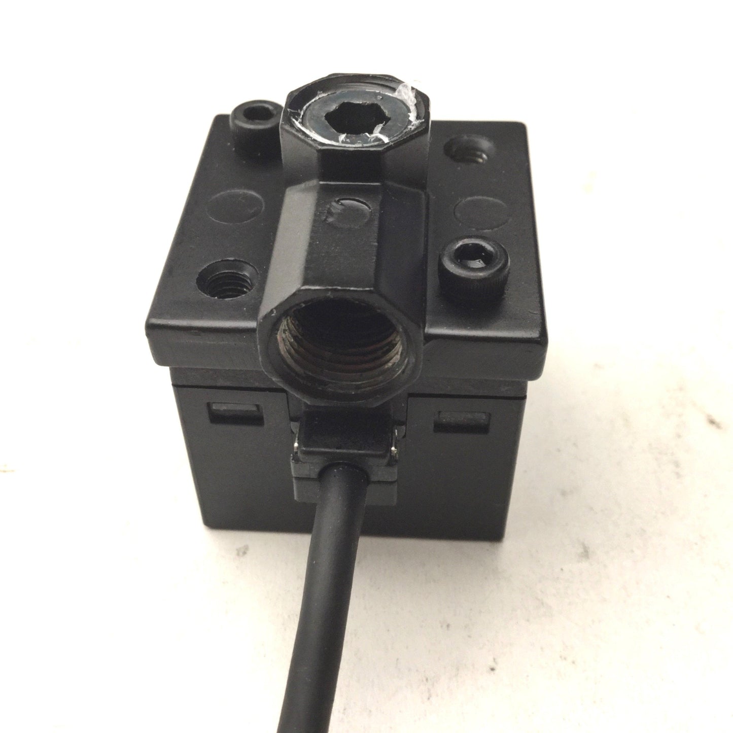 Used Sunx DP2-22F-P Digital Pressure Sensor, 1 MPa, 12-24VDC, 1/8 NPTF Thread