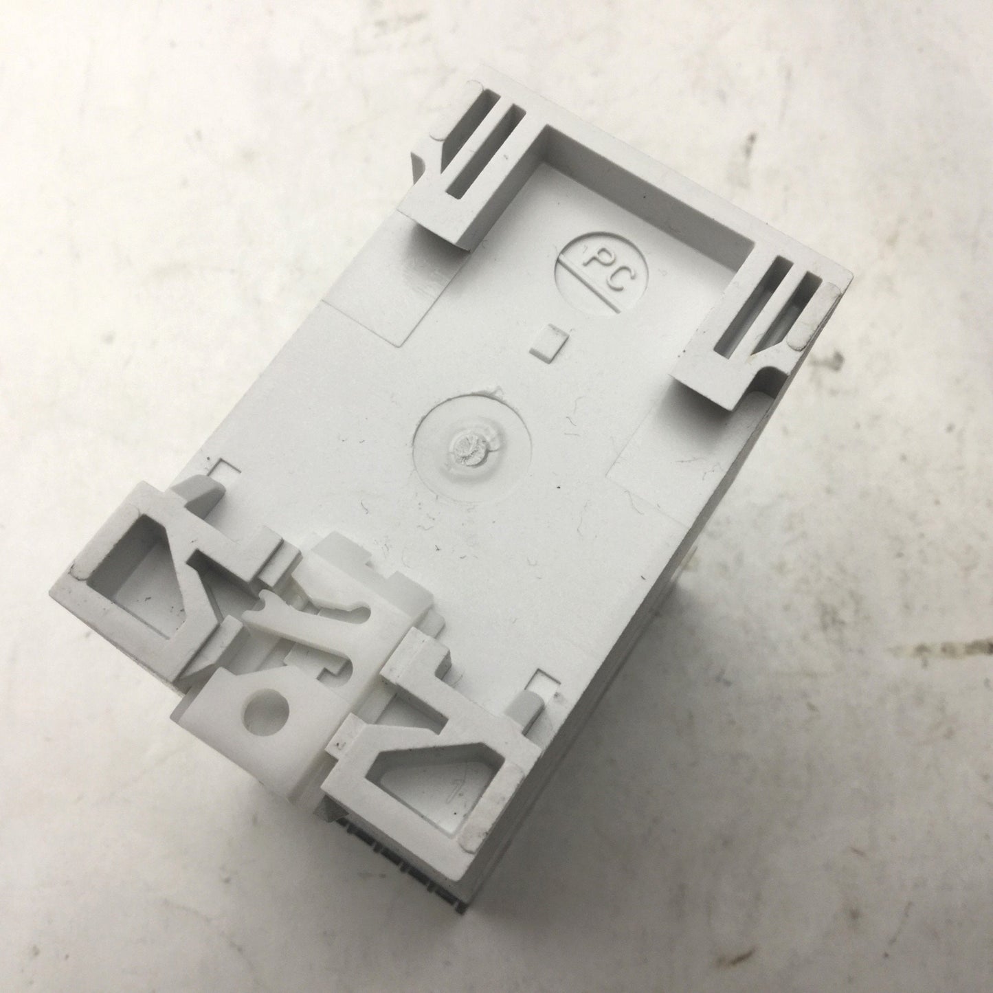 Used ABB 2TLA010015R0000 Safety Expansion Relay, 24VDC, Time Delay: 0S, 4NO/1NC