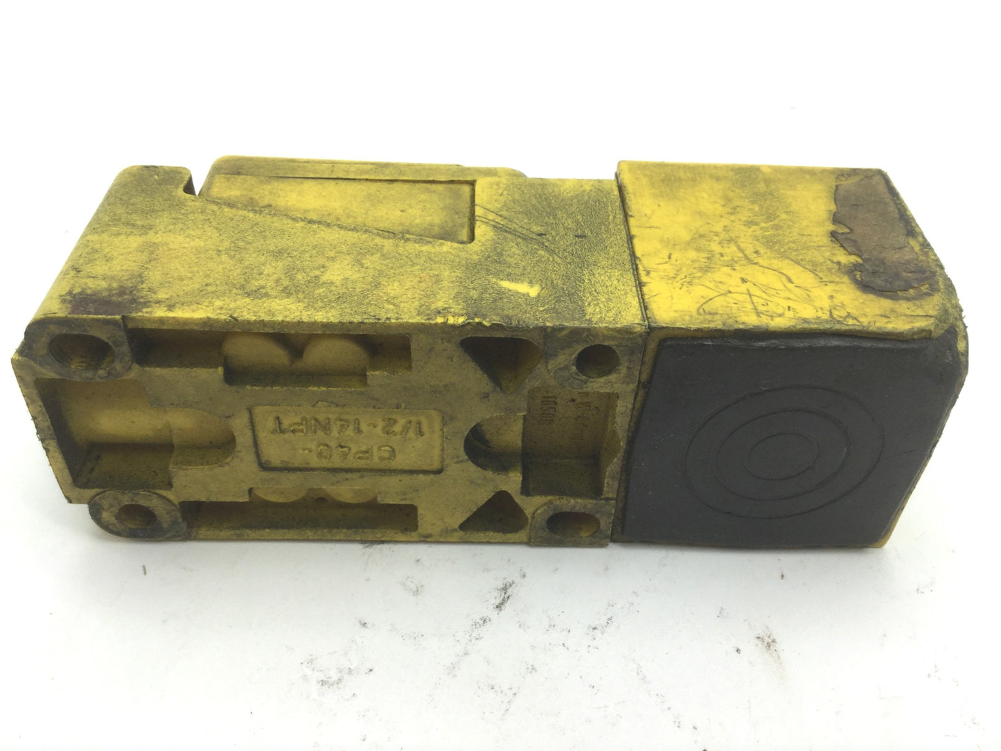 Used Turck BI 15-CP40-BZ3X/F2 Inductive Sensor 15mm Distance NO/NC AC/DC Flush Mount