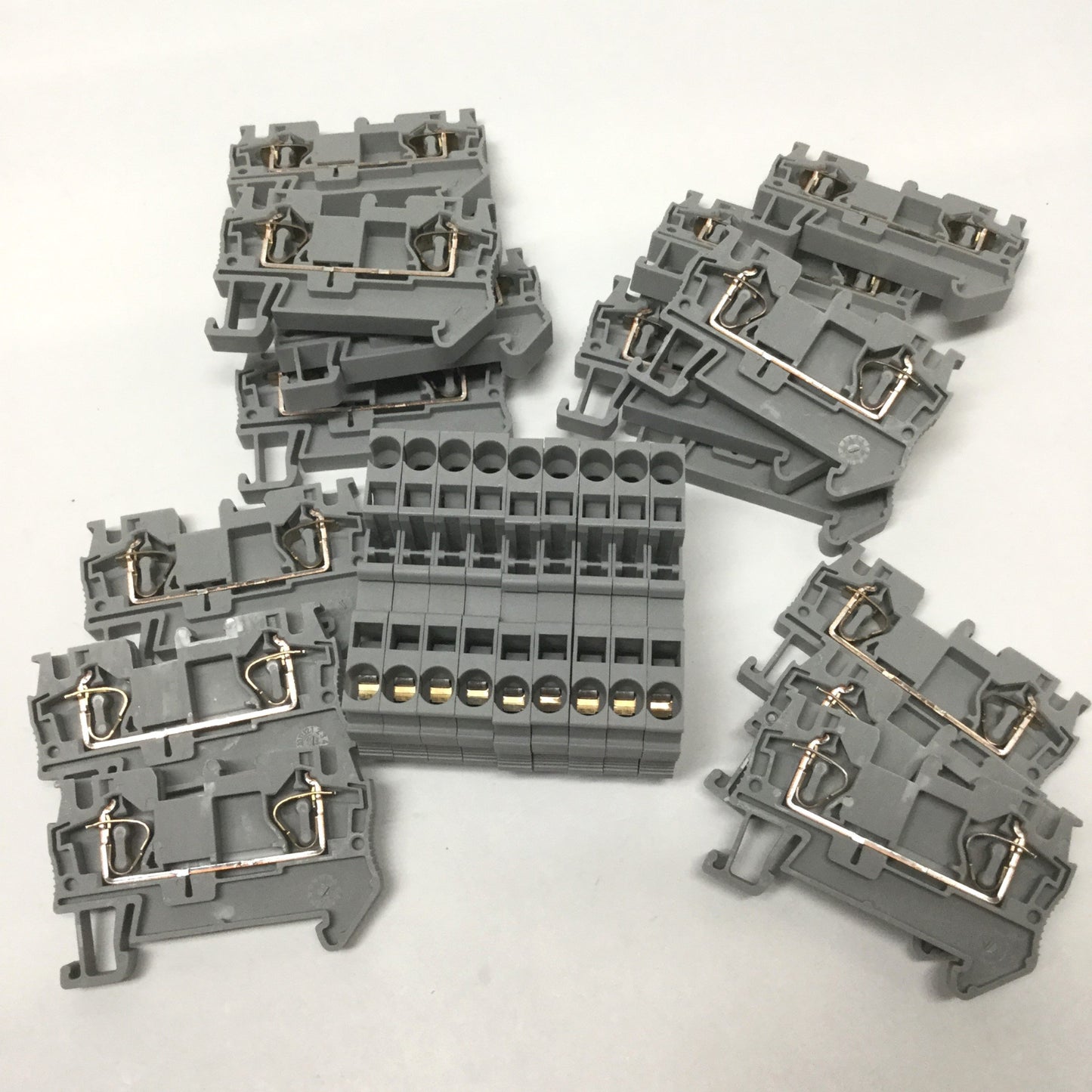 New – Open box Lot of 25 Phoenix Contact ST 4 Feed-Thru Spring Cage Terminal Blocks, 28-10 AWG