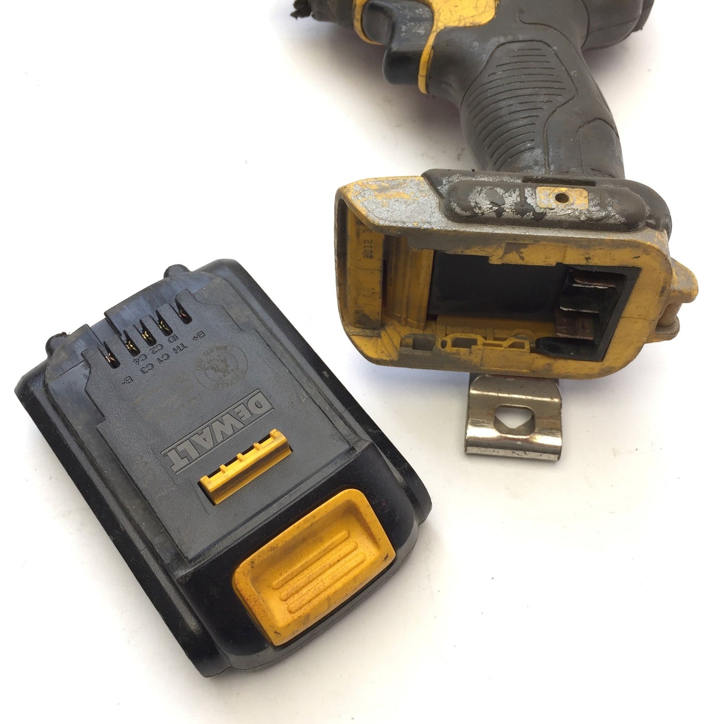 Used DeWalt DCF885 1/4" Cordless Impact Driver 20V DCB107 Lithium Ion Charger Battery