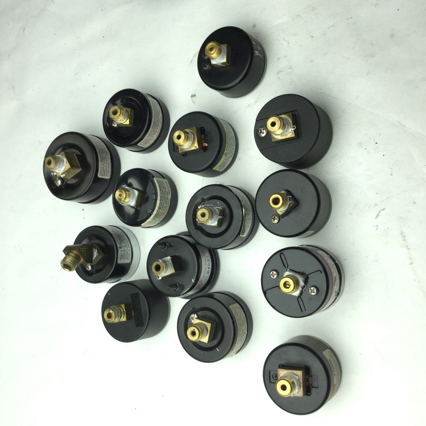 Used Lot of 14 Miscellaneous Pressure Gauges, 1/8" NPT, Range: 0-160 PSI