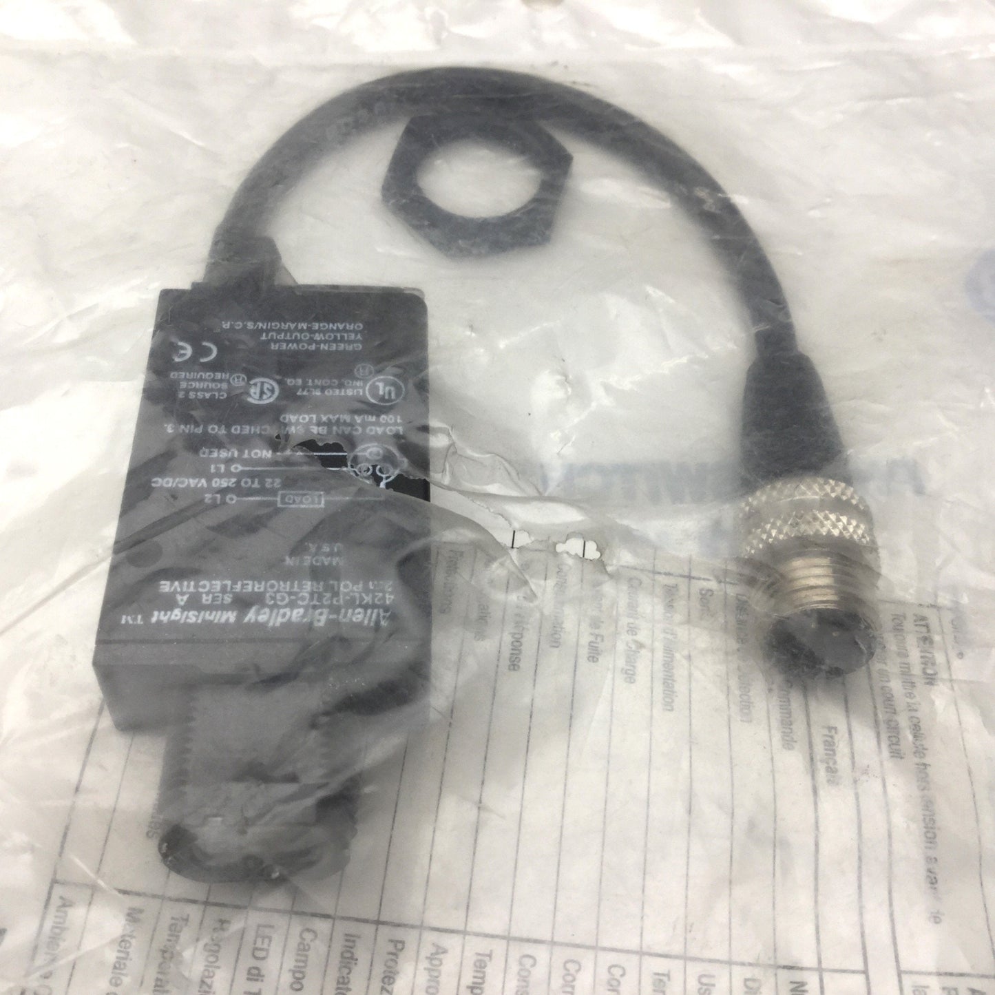New Other Allen Bradley 42KL-P2TC-G3 Retroreflective Sensor Switch, 22-250VAC/DC, 25mm-2m