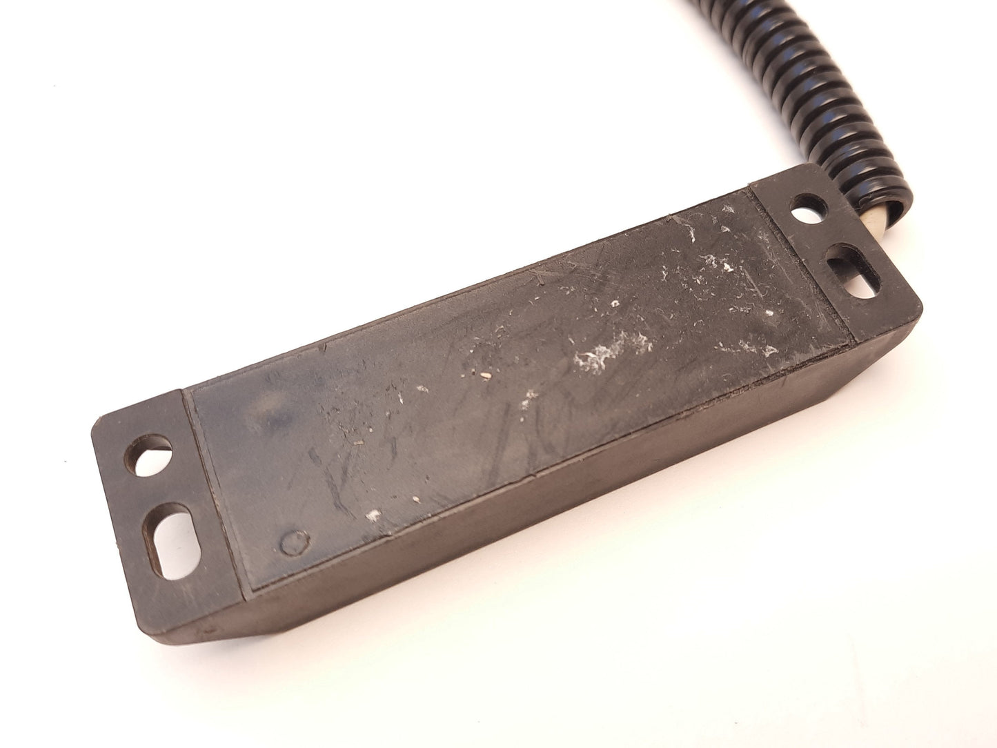 Used Elobau 165 270 AA 02 Safety Sensor, 4-Pin Male, Cable Length: 11", Range: 4-16mm