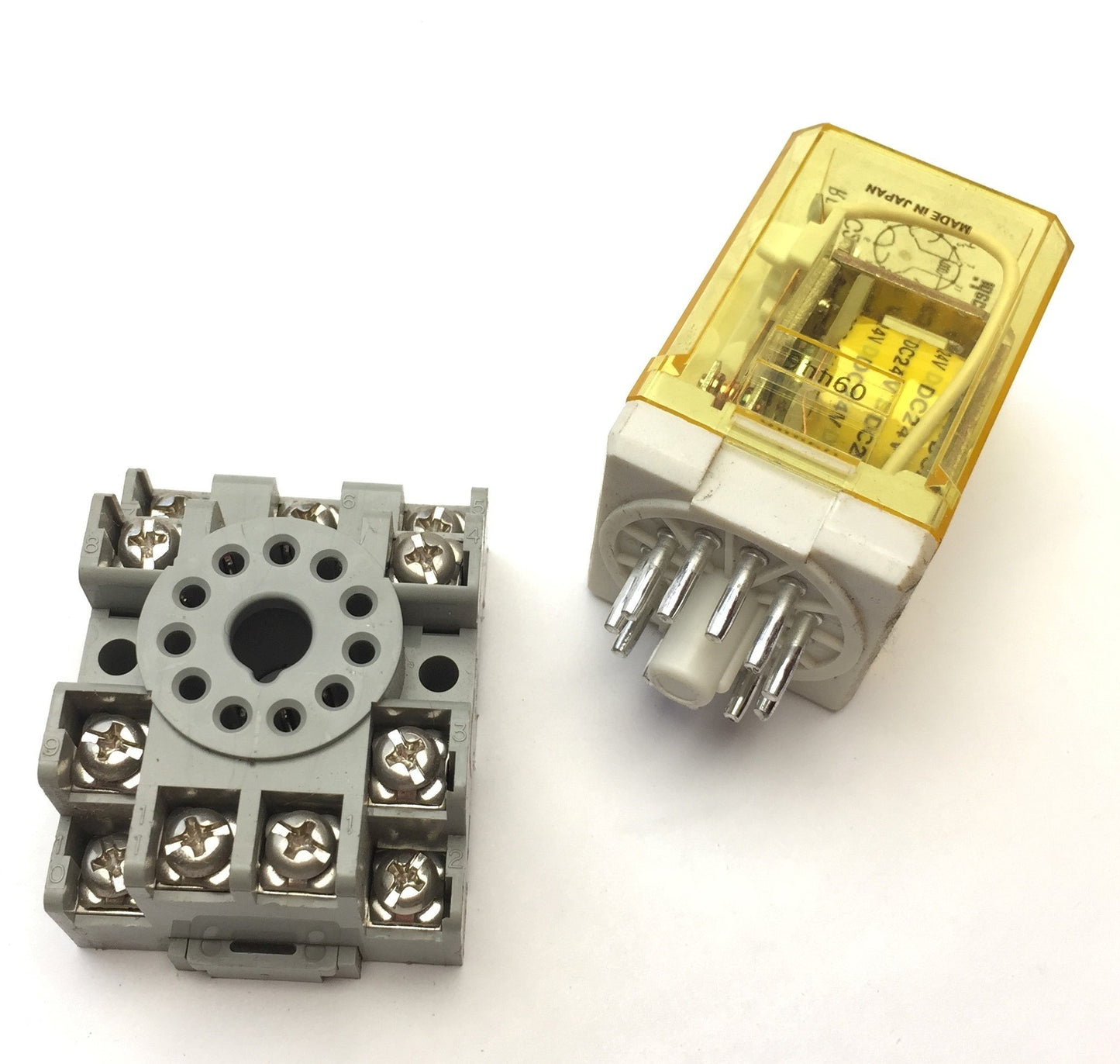Used Lot of 5 Idec RR3PA-D Ice Cube Relays, Coil Voltage: 24VDC w/Socket Base SR3P-05