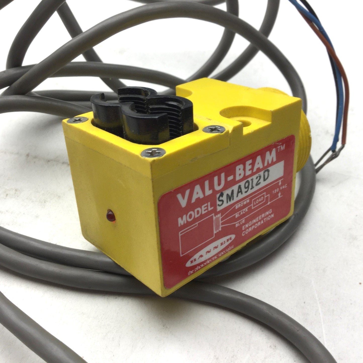 Used Banner SMA912D Valu-Beam Photoelectric Sensor, 120VAC, Range: 30"