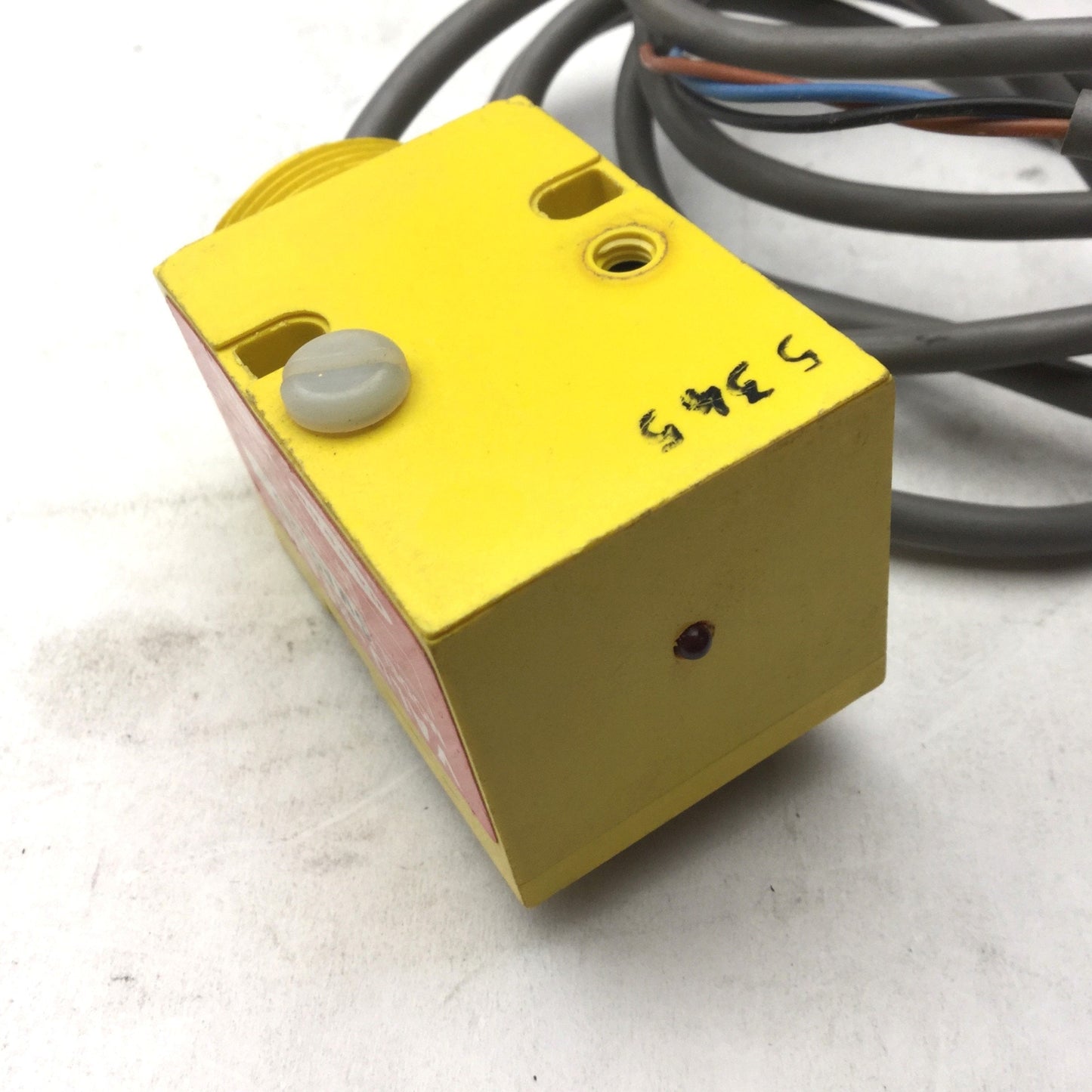 Used Banner SMA912D Valu-Beam Photoelectric Sensor, 120VAC, Range: 30"