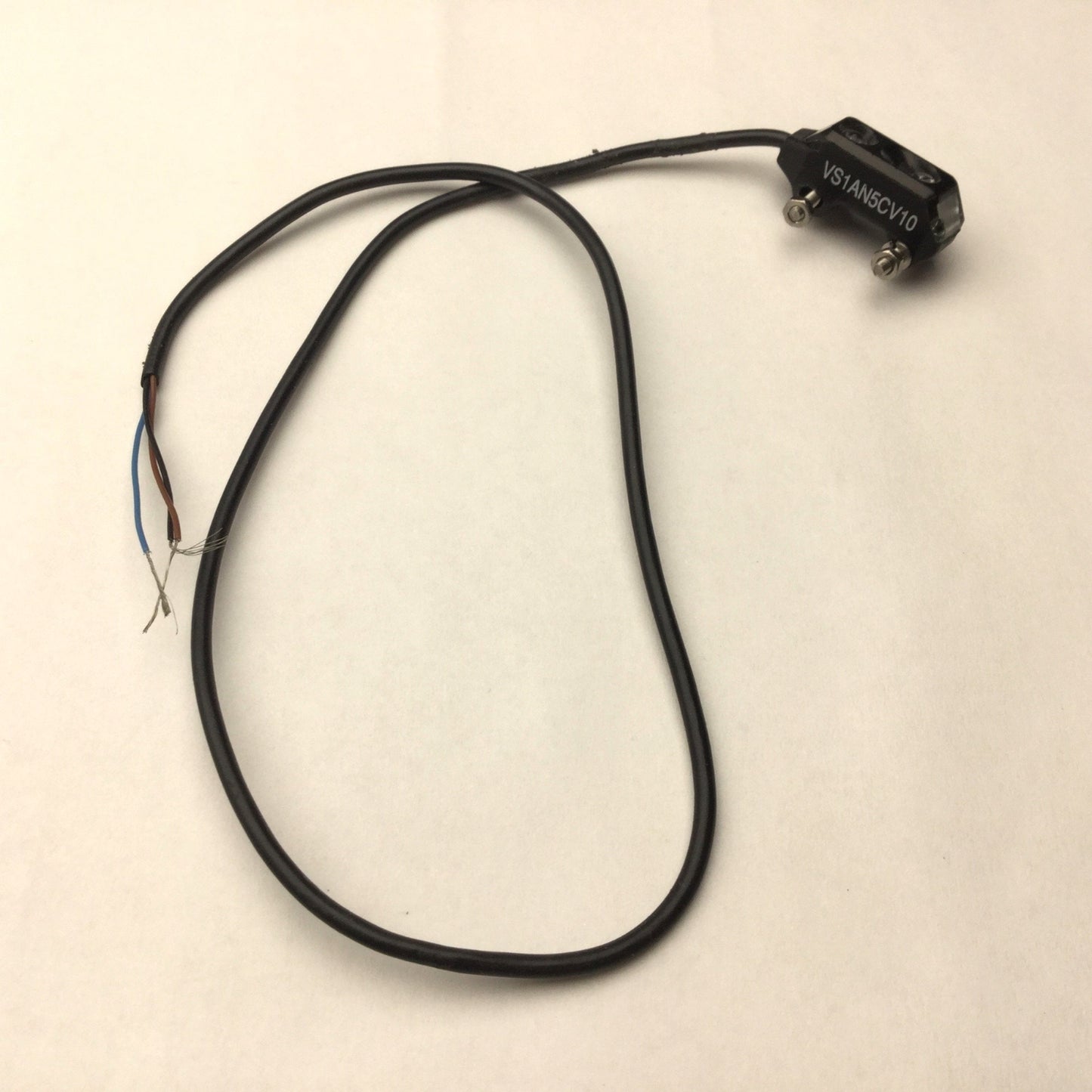 Used Banner VS1AN5CV10 Photoelectric Sensor, IP54, Range: 10mm, Voltage: 10-30VDC