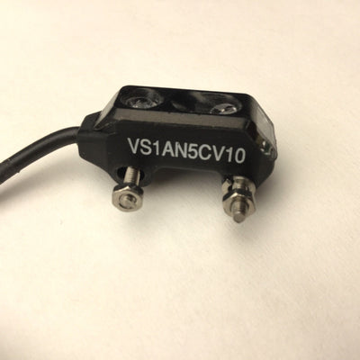 Used Banner VS1AN5CV10 Photoelectric Sensor, IP54, Range: 10mm, Voltage: 10-30VDC