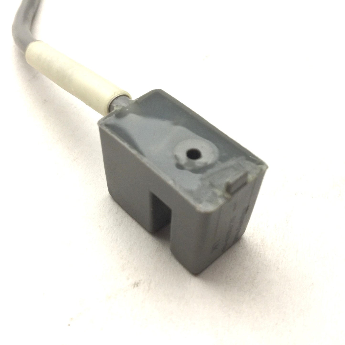 Used Honeywell 922FSS3.5-C6P Proximity Switch, 3-Wire, 3 Pin Connector