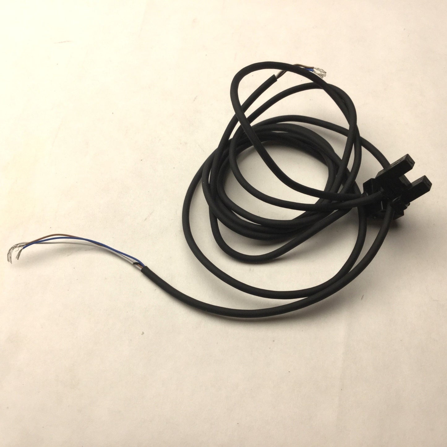 Used Lot of 2 SUNX PM-R24 Micro Photoelectric Slot Sensors, Sensing Range: 5mm