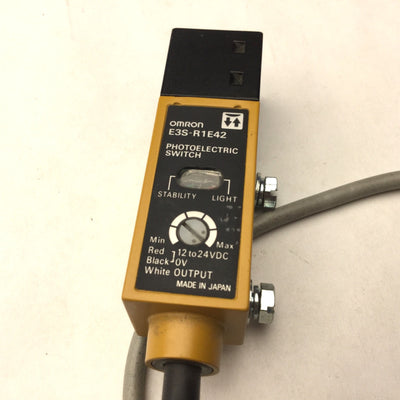 Used Omron E3S-R1E42 Photoelectric Switch, 12-24VDC, 999.998mm Sensing Distance