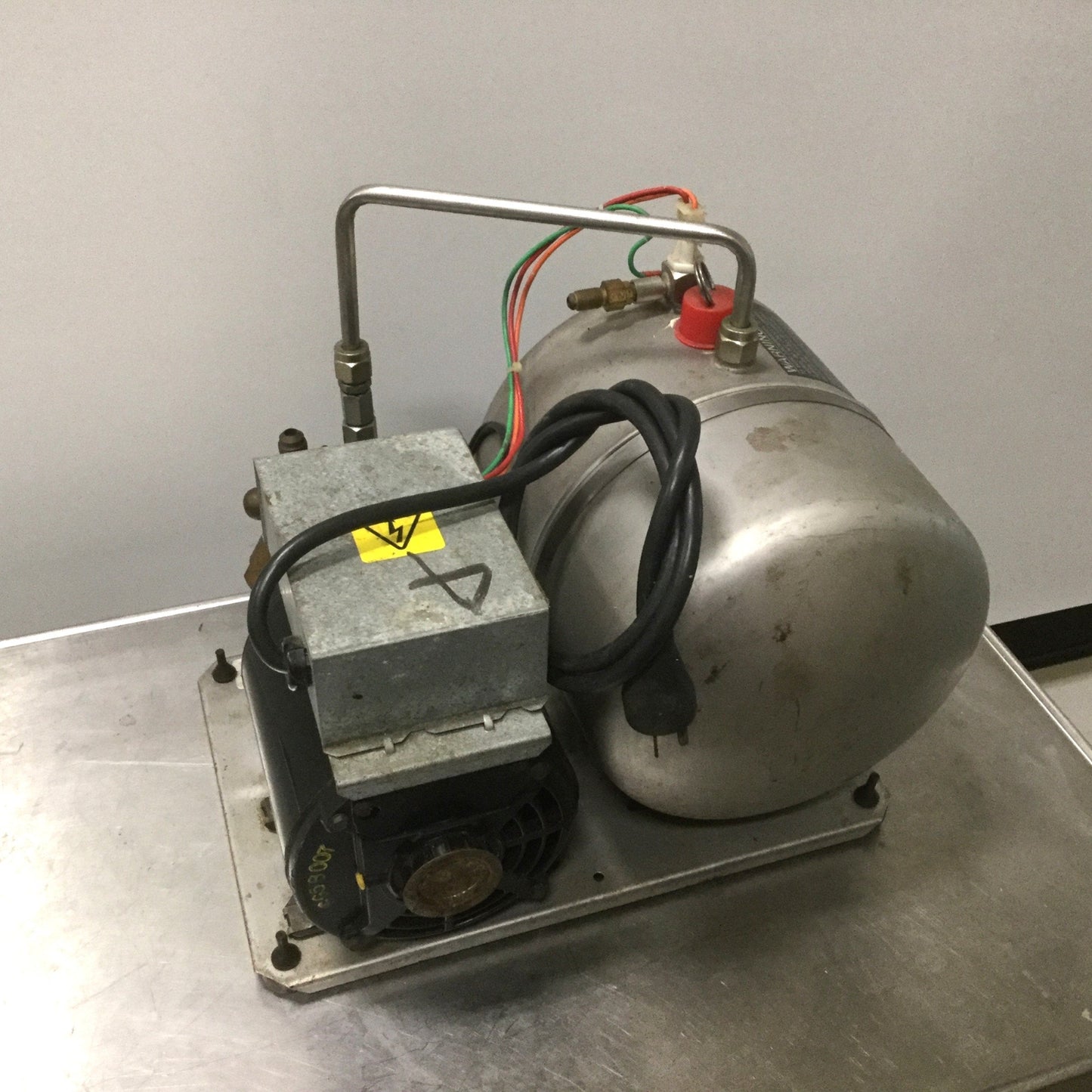 Used Cornelius CARB LARGE RESV Fountain Beverage Carbonator Pump & Motor 452R 220VAC