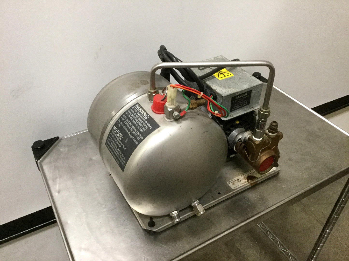 Used Cornelius CARB LARGE RESV Fountain Beverage Carbonator Pump & Motor 452R 220VAC