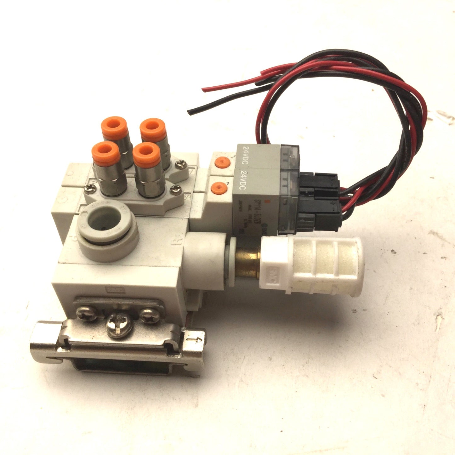 Used Bank of 2 SMC SY114-5L0ZB Solenoid Valve, Max Pressure: 0.7MPa, Voltage: 24VDC