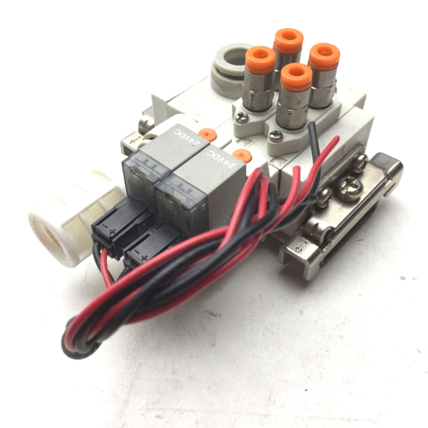 Used Bank of 2 SMC SY114-5L0ZB Solenoid Valve, Max Pressure: 0.7MPa, Voltage: 24VDC