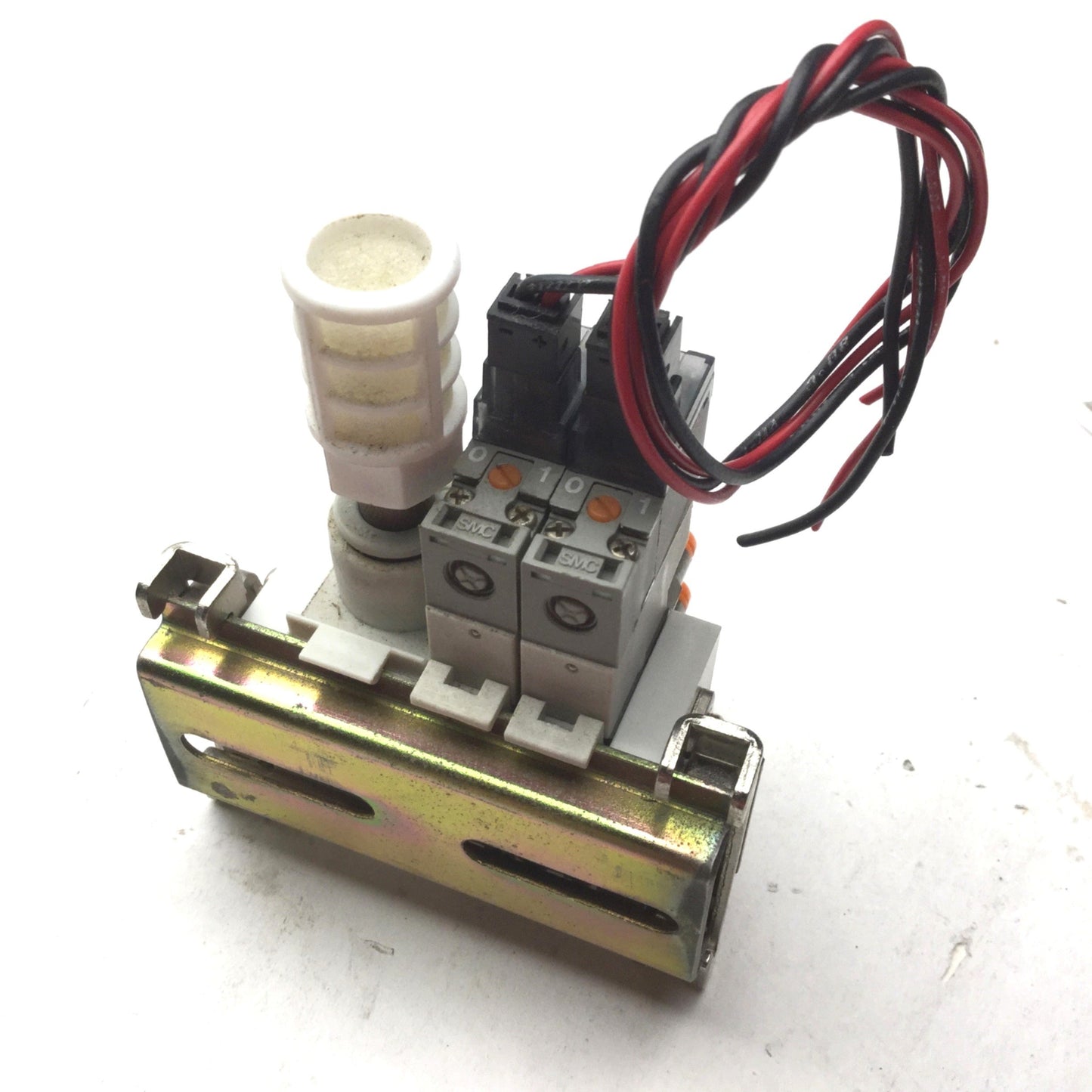 Used Bank of 2 SMC SY114-5L0ZB Solenoid Valve, Max Pressure: 0.7MPa, Voltage: 24VDC