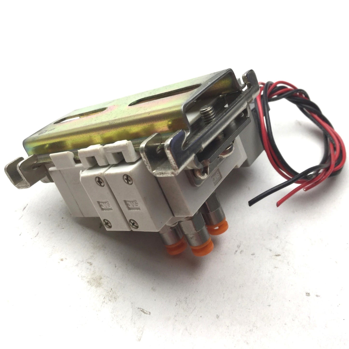 Used Bank of 2 SMC SY114-5L0ZB Solenoid Valve, Max Pressure: 0.7MPa, Voltage: 24VDC