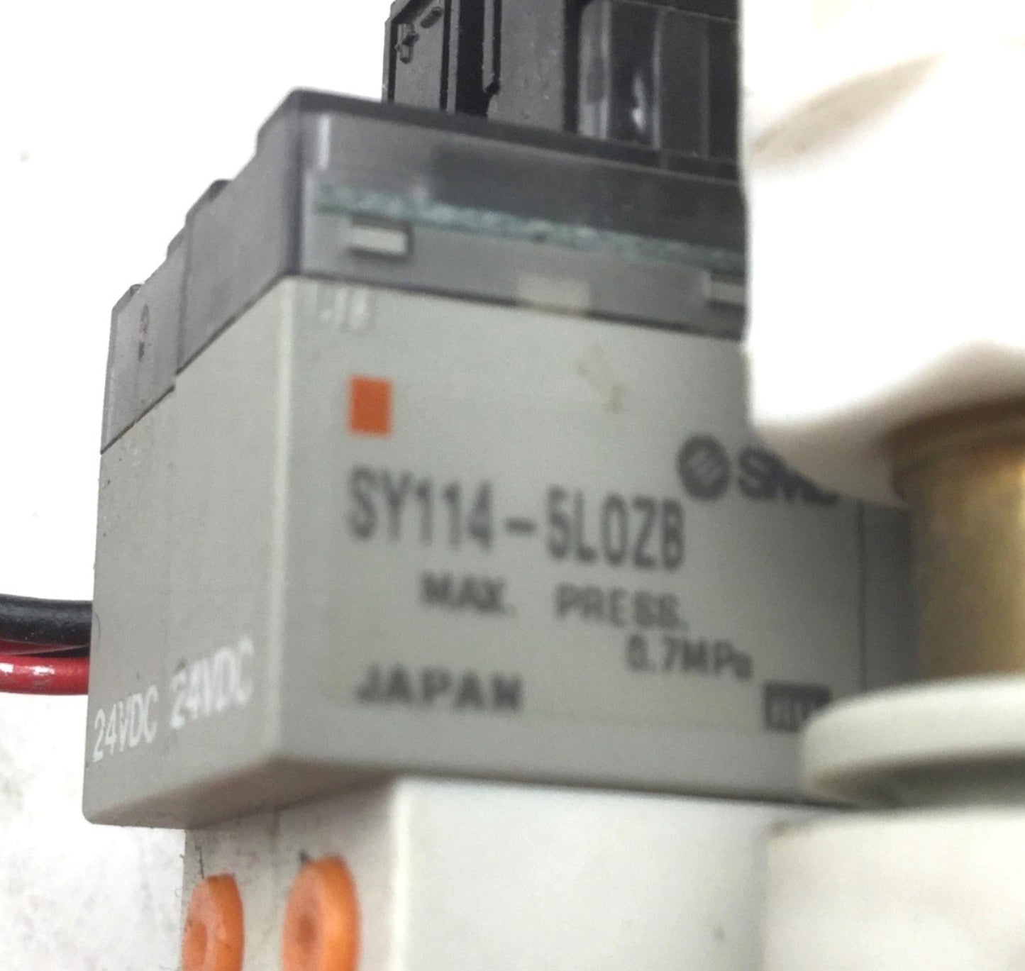 Used Bank of 2 SMC SY114-5L0ZB Solenoid Valve, Max Pressure: 0.7MPa, Voltage: 24VDC