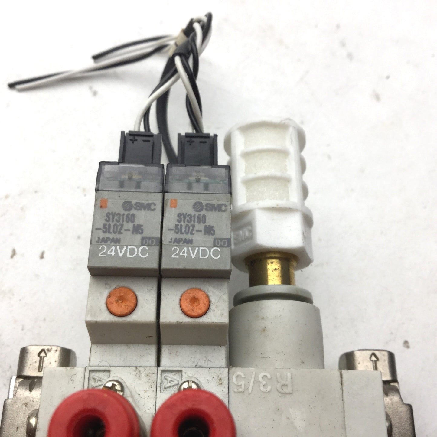 Used Bank of 2 SMC SY3160-5LOZ-M5 Pneumatic Solenoid Valves 24VDC 2-Position, 5 Port