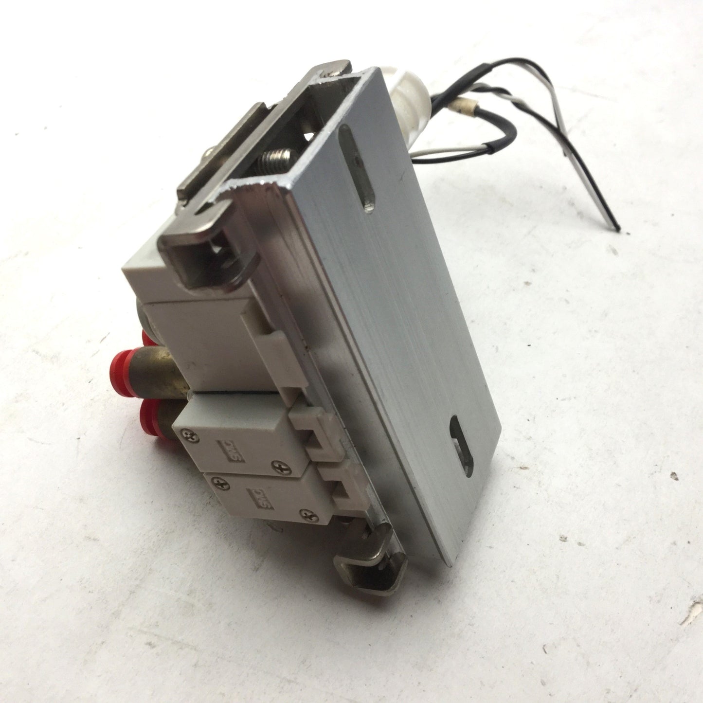 Used Bank of 2 SMC SY3160-5LOZ-M5 Pneumatic Solenoid Valves 24VDC 2-Position, 5 Port