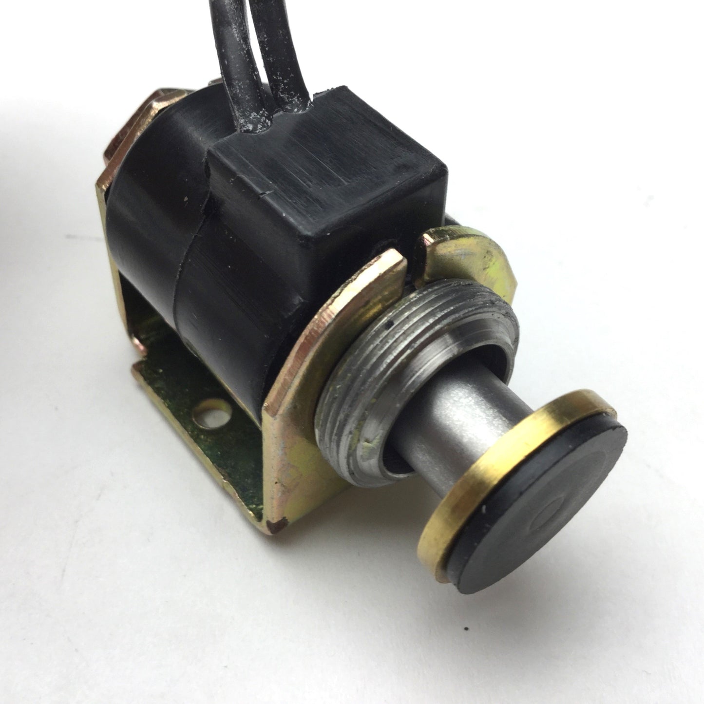 Used KIP N02X2145A Solenoid Valve, Orifice: 1/8", Voltage: 24VDC, Power: 9 Watts