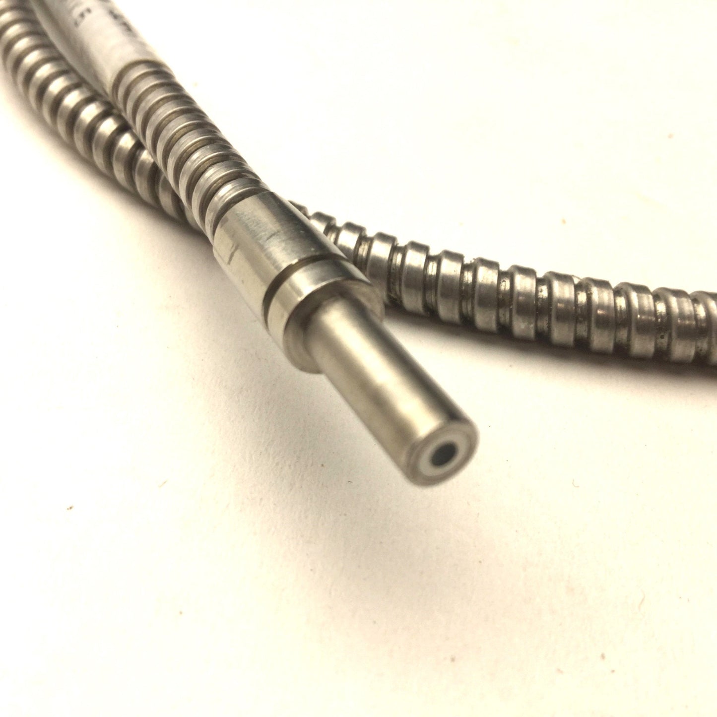 Used Banner IP13SMA1X.5 Fiber Optic Cable, 3' Long, Bundle Diameter: 1.6mm, 90ø Bend