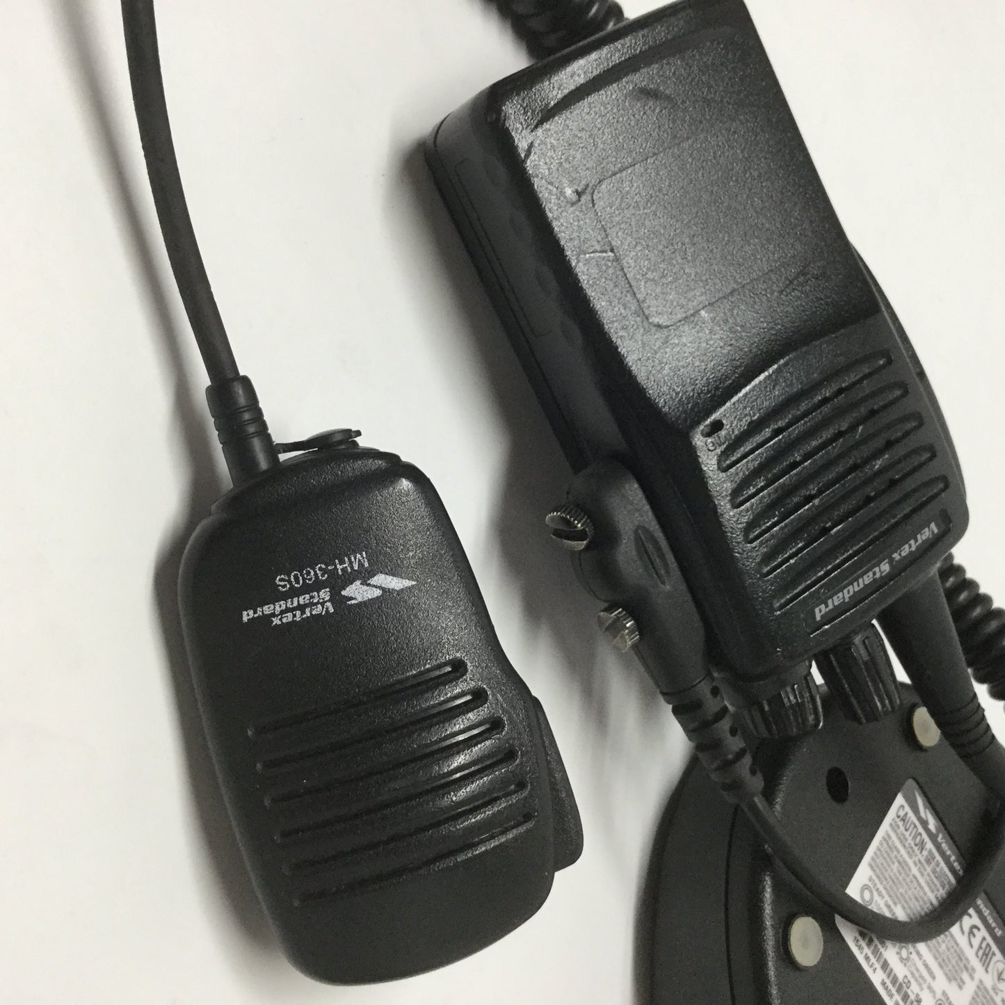 For parts or not working Vertex VX-451-G6-5 Handheld 2-Way Radio 403-470MHz, 32-Channel *Missing Buttons*
