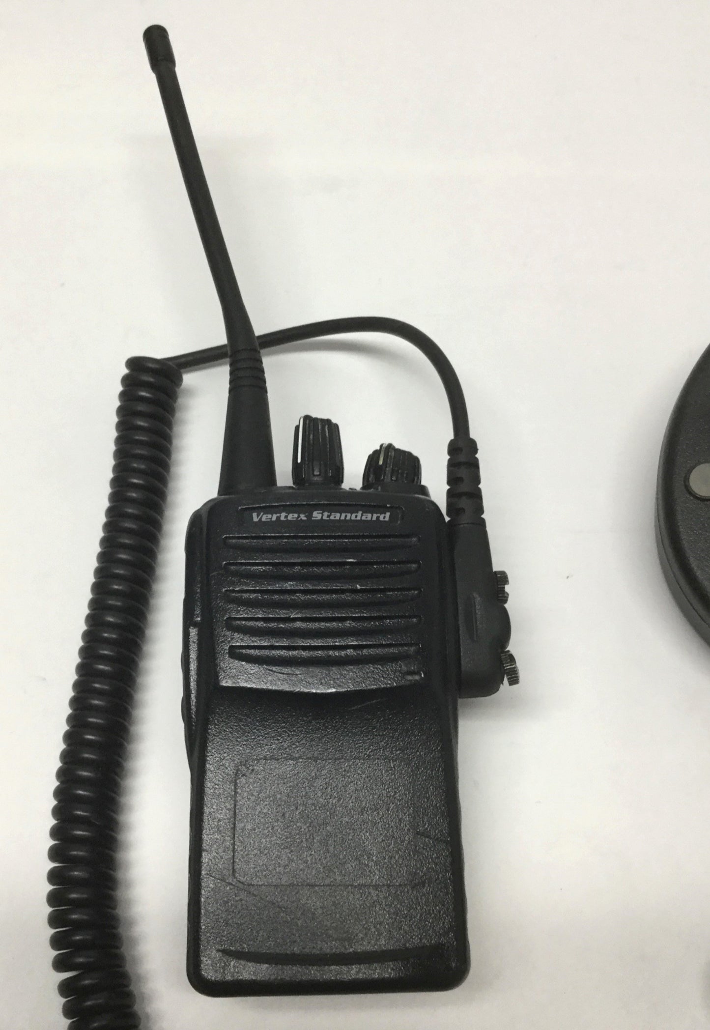 For parts or not working Vertex VX-451-G6-5 Handheld 2-Way Radio 403-470MHz, 32-Channel *Missing Buttons*