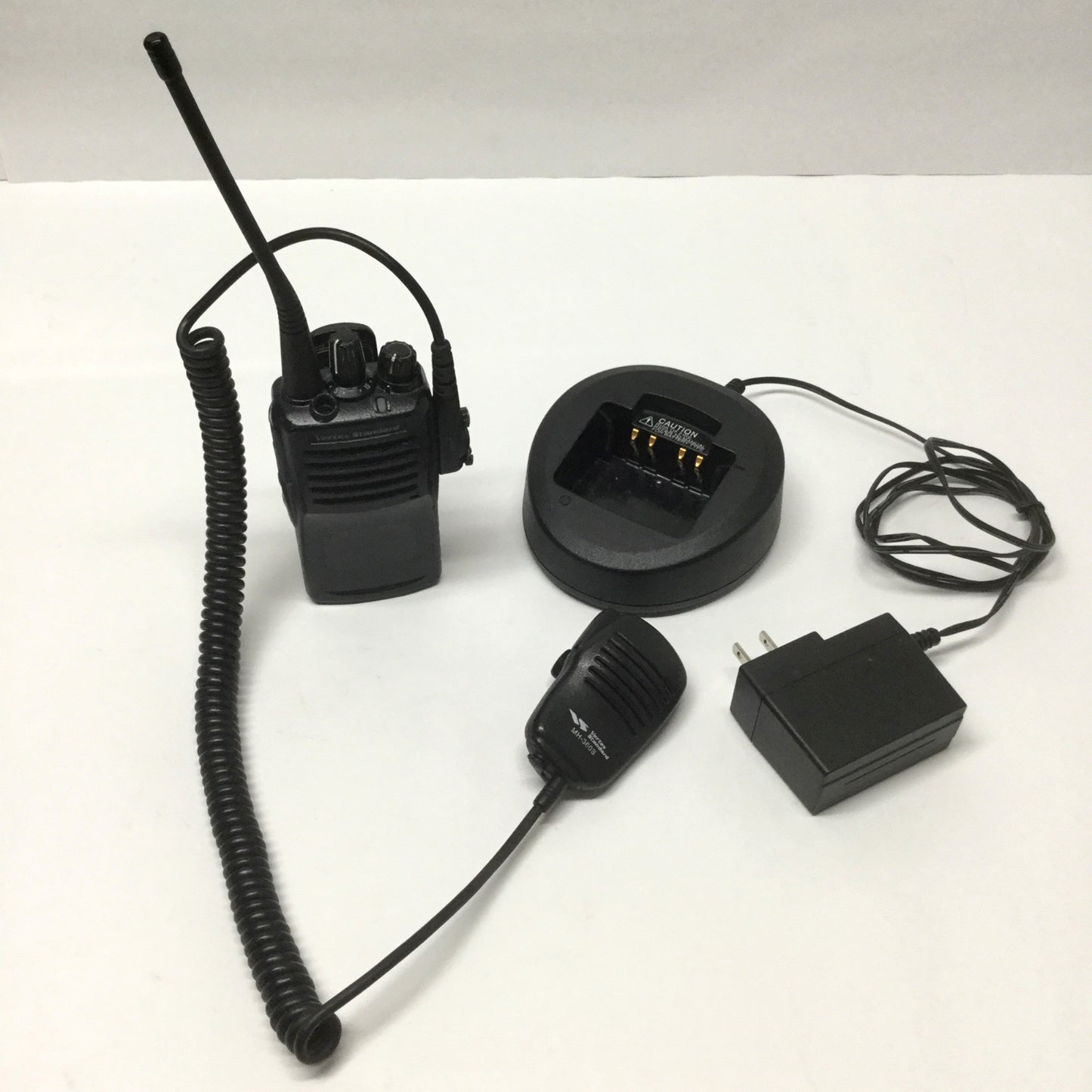 For parts or not working Vertex VX-451-G6-5 Handheld 2-Way Radio 403-470MHz, 32-Channel *Missing Buttons*
