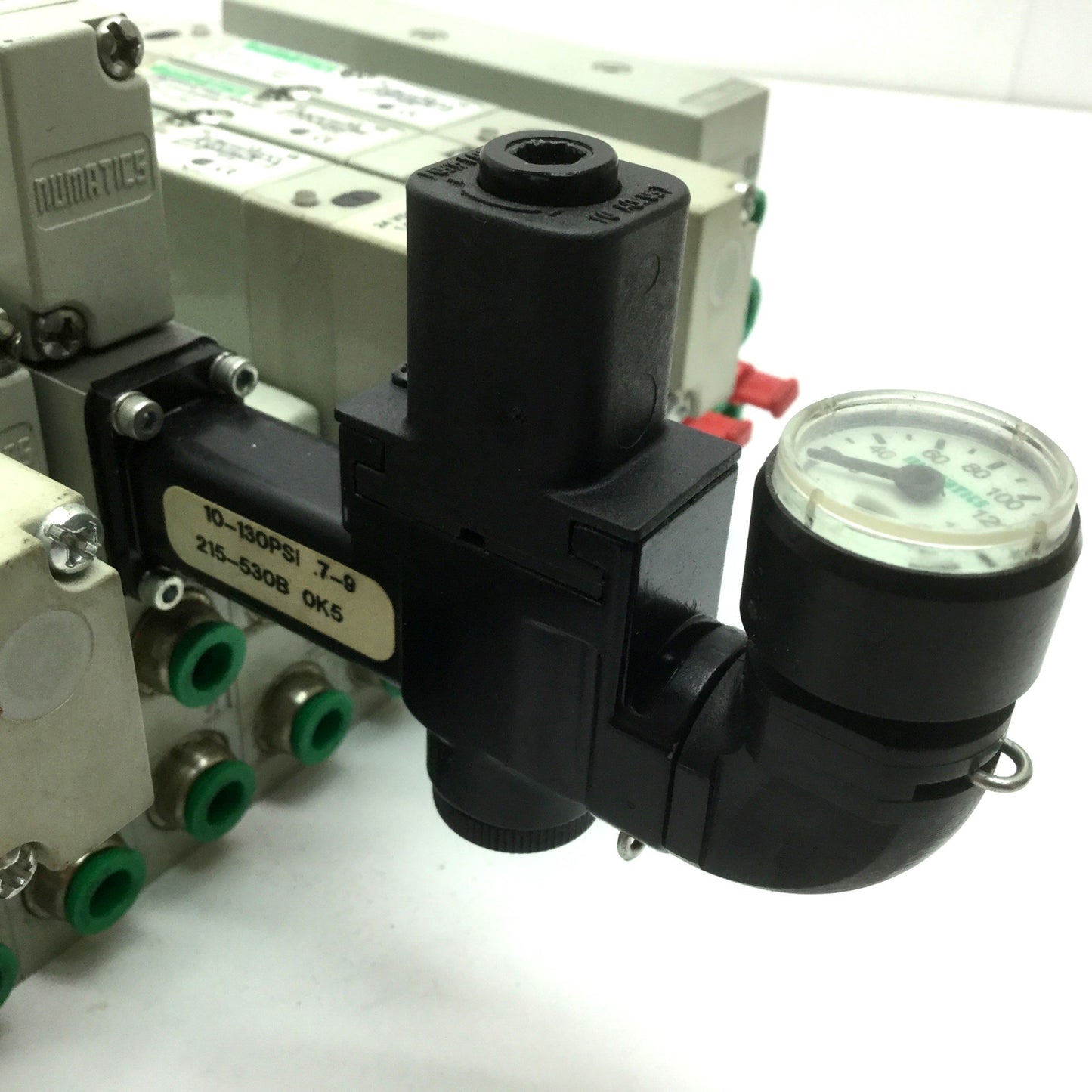 Used Bank of 6 Numatics Solenoid Valves w/ Manifold 24VDC 052BA4Z1ML61 52BB4Z2ML61