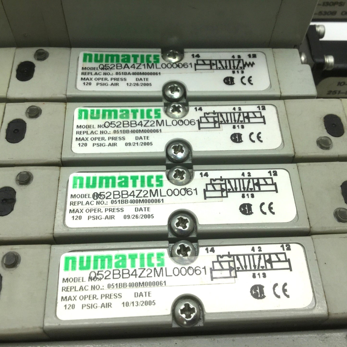 Used Bank of 10 Numatics Solenoid Valves w/ Manifold 24VDC 052BA4Z1ML61 52BB4Z2ML61