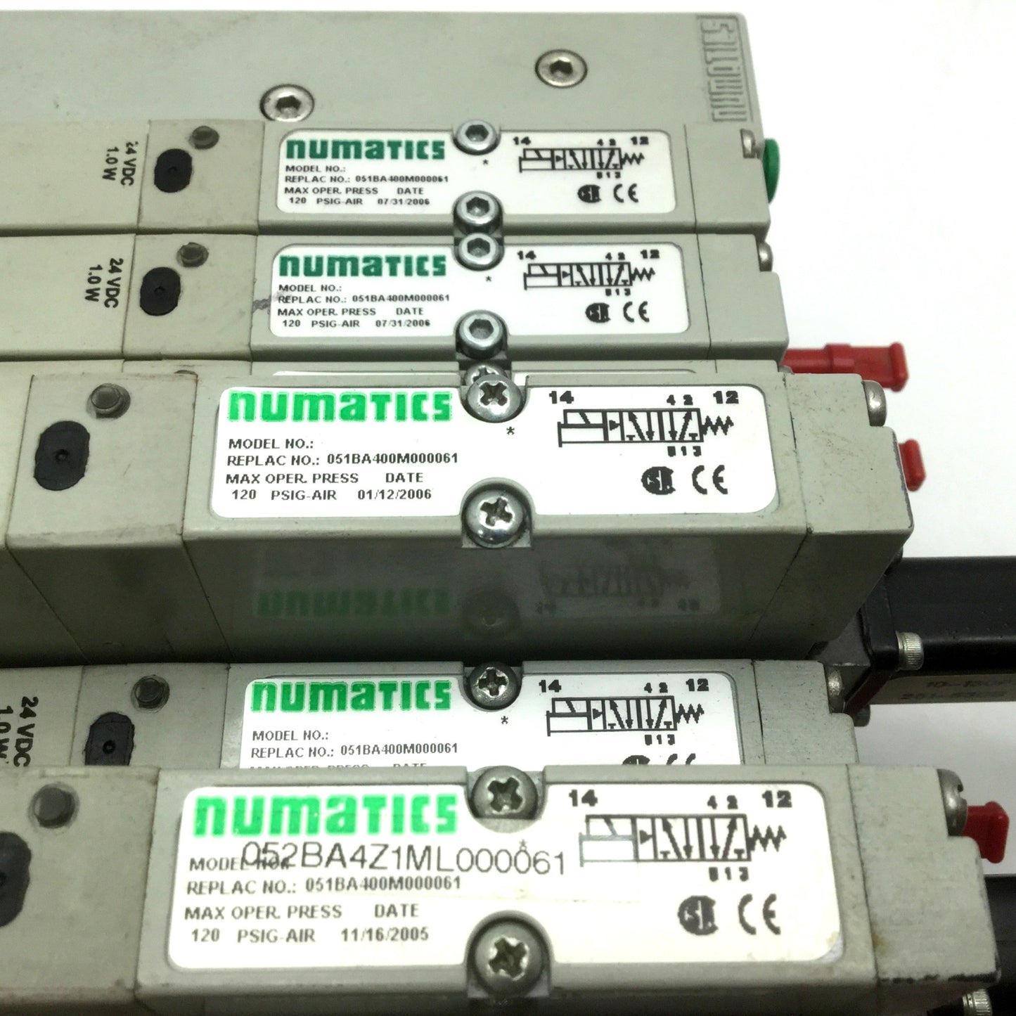 Used Bank of 10 Numatics Solenoid Valves w/ Manifold 24VDC 052BA4Z1ML61 52BB4Z2ML61