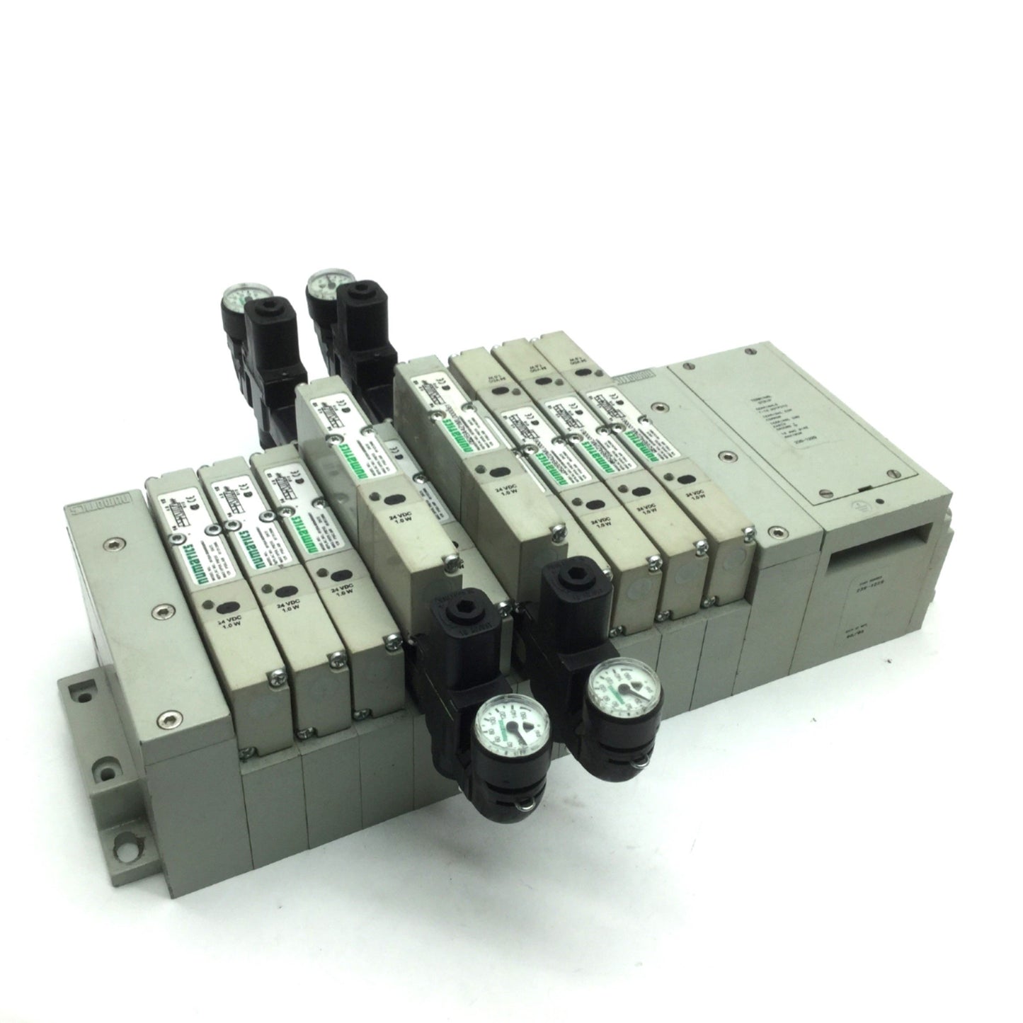 Used Bank of 10 Numatics Solenoid Valves w/ Manifold 24VDC 052BA4Z1ML61 52BB4Z2ML61