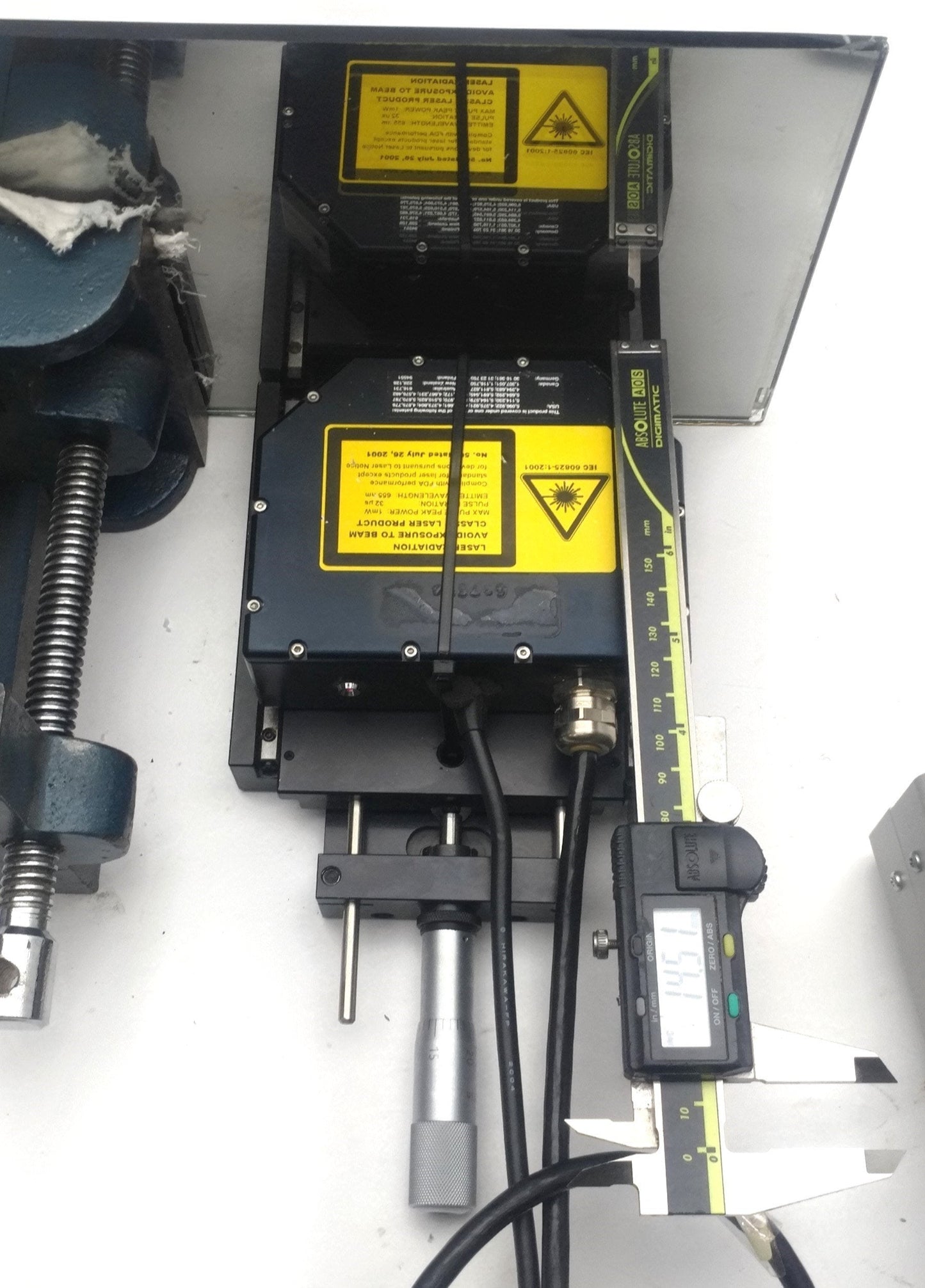 Used LMI SLS7000 Laser Triangulation Sensor System, 14-15mm Range, RS-232, 110/230VAC
