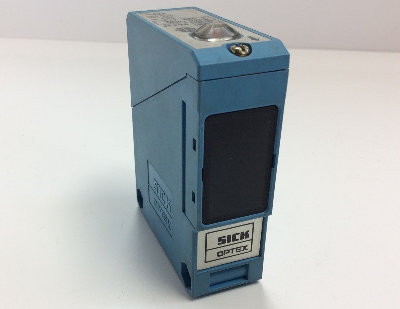 Used SICK WS260-U230 Optex Photoelectric Sensor 24-240VAC 12-240VDC