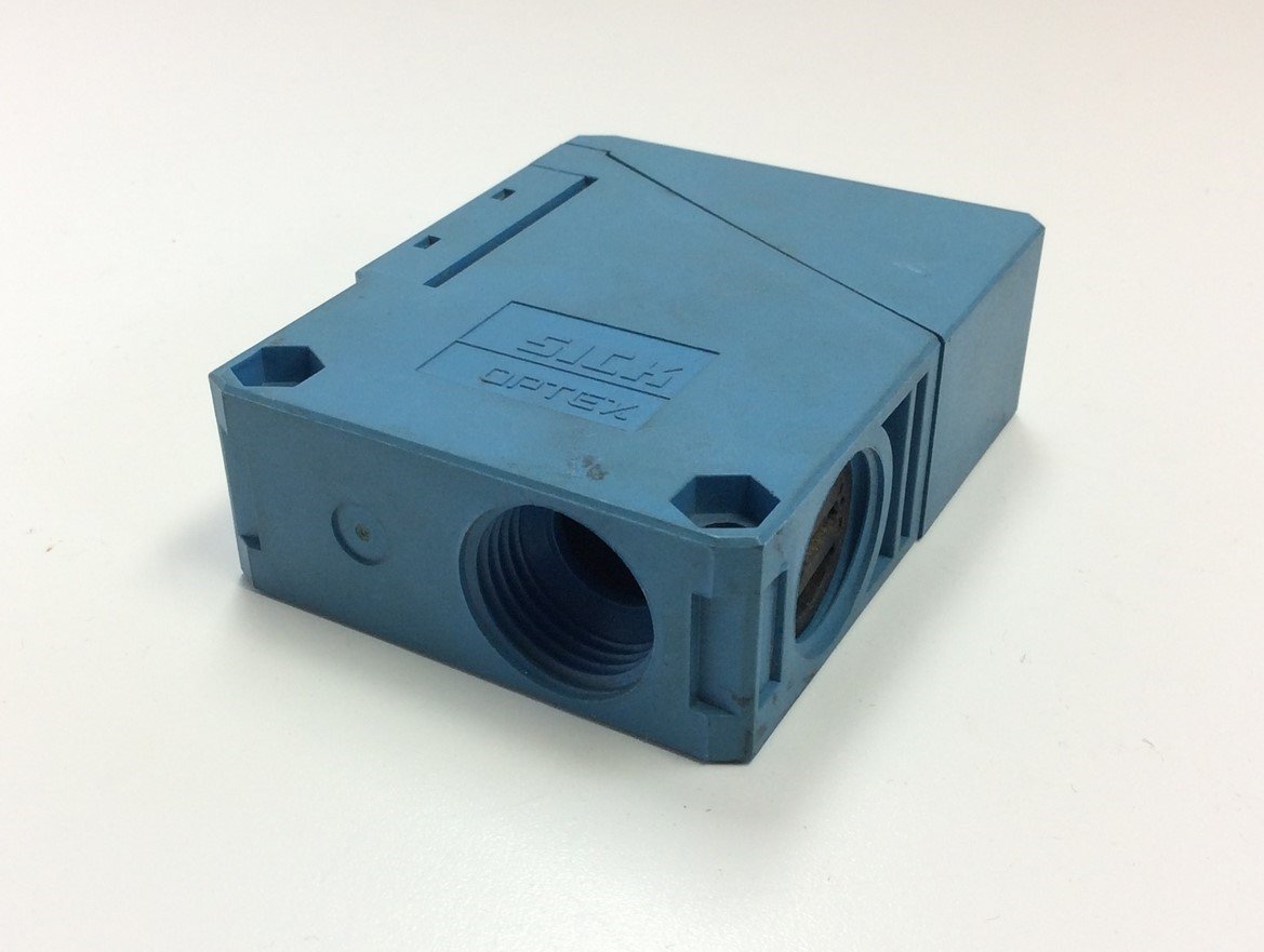 Used SICK WS260-U230 Optex Photoelectric Sensor 24-240VAC 12-240VDC
