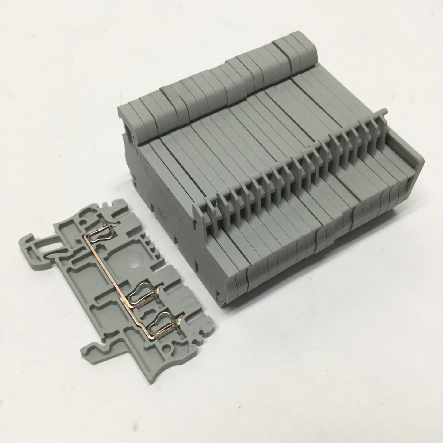 Used Lot of 20 Allen-Bradley 1492-L2T Feed-Thru Terminal Blocks 2-Connector, 300V 15A