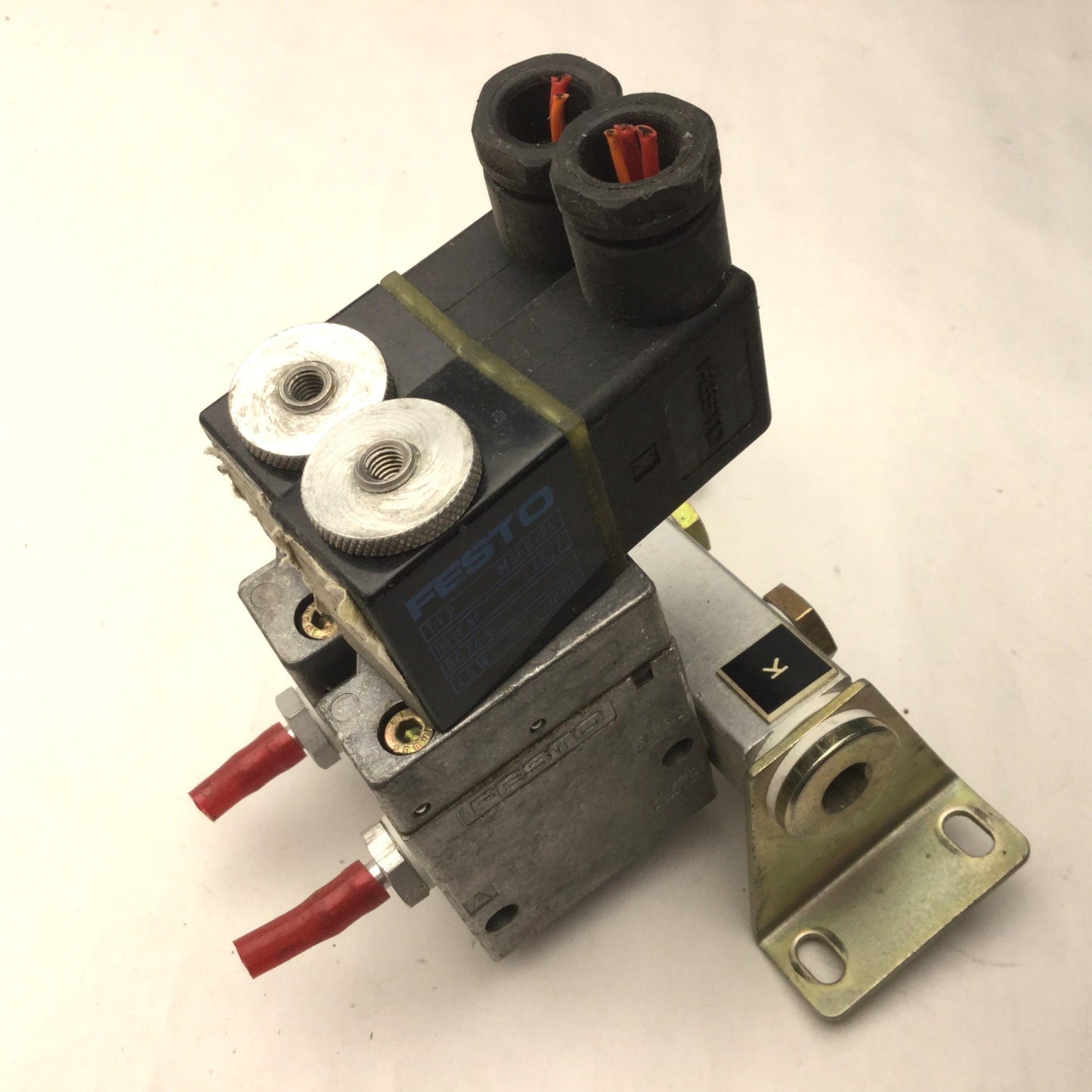 Used Bank of 2 Festo MFH-3-1/8 Pneumatic Solenoid Valve 2-Pos 3-Way Ports: G1/8 DC24V