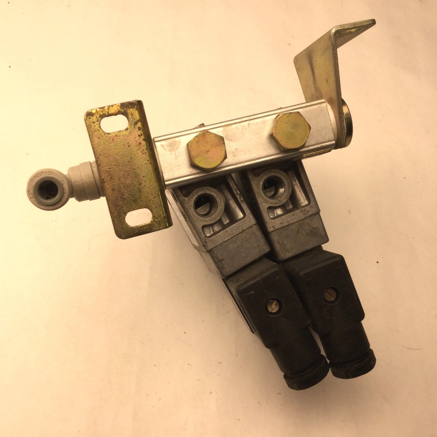 Used Bank of 2 Festo MFH-3-1/8 Pneumatic Solenoid Valve 2-Pos 3-Way Ports: G1/8 DC24V