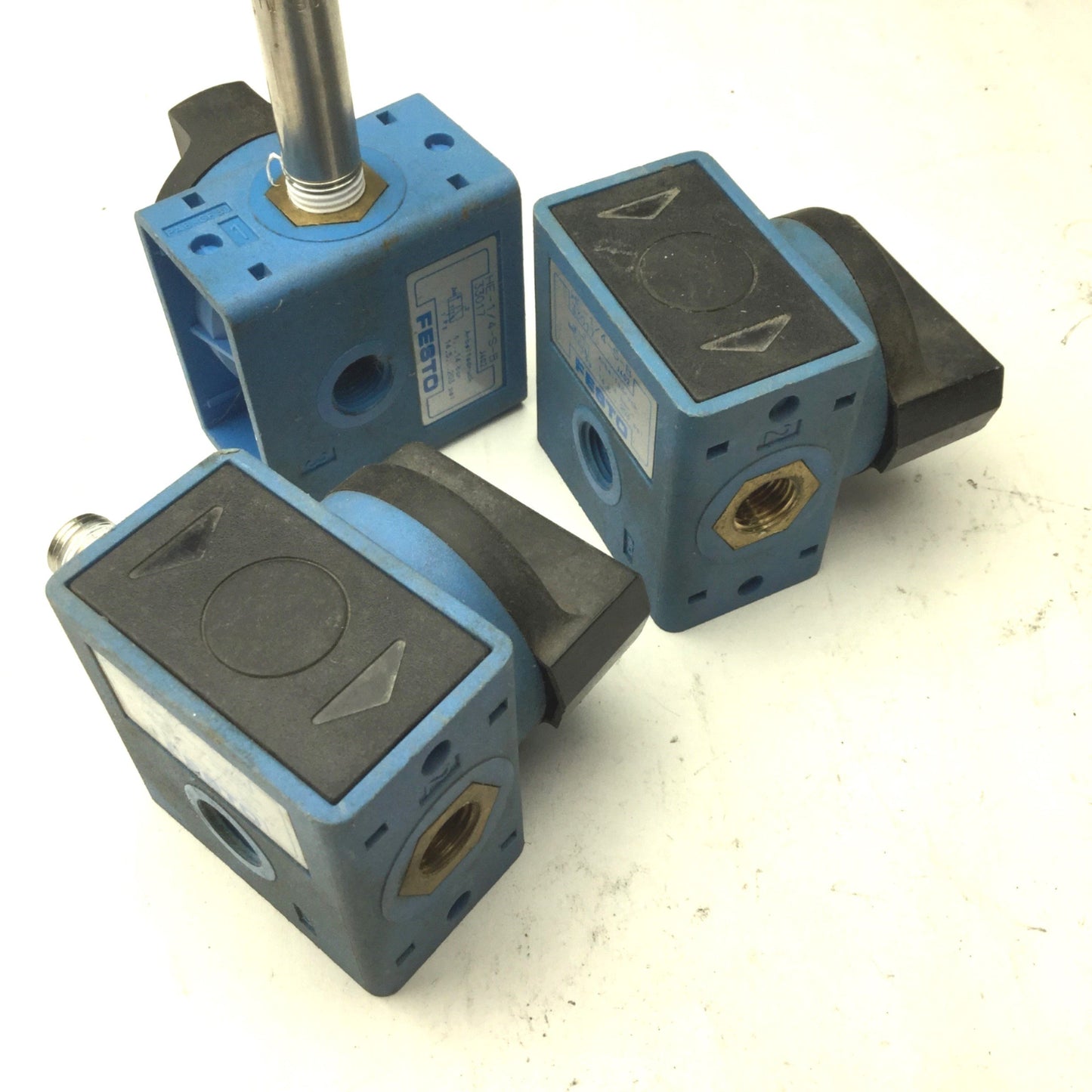 Used Lot of 3 Festo HE-1/4-S-B Control Valve 1-14bar 14.5-203PSI, 1/4 Turn, 1/4" NPT